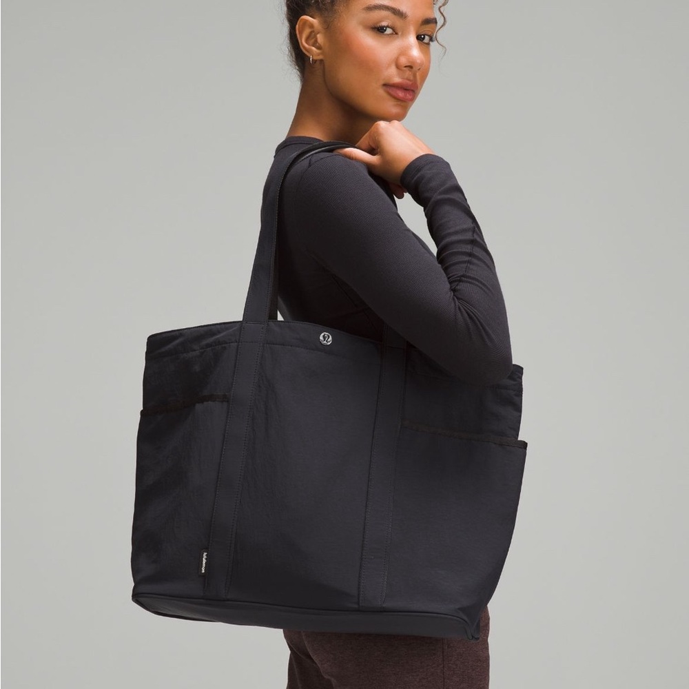 Multi pocket tote bag! Brand new without tags!